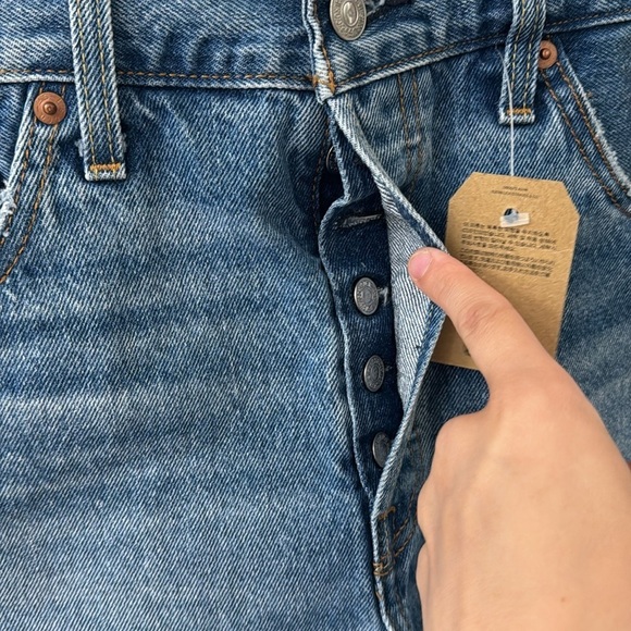 Levi’s Distressed Cut Off 501 Size 31 Button Fly Shorts - Picture 3 of 5